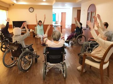 ロングライフ神戸青谷様にて　”ゆったりヨガ”