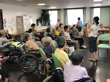 有料老人施設「新緑 南花田」様にて、シニアヨガを実施させていただきました