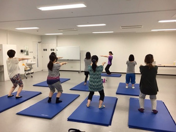 兵庫県立尼崎総合医療センター　産婦人科にてマタニティヨガを実施しています。